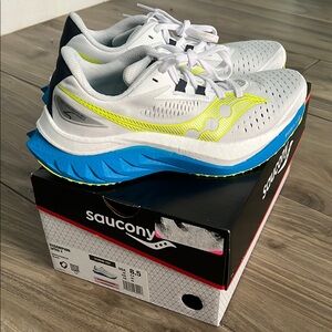 Saucony Women’s Endorphin Speed 4 size 8.5 New in Box